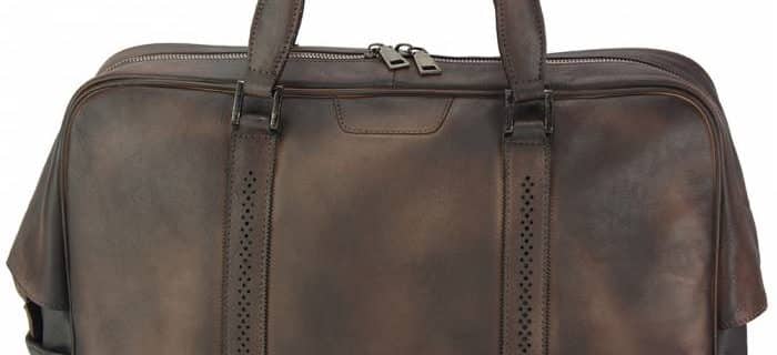 Travel bag in leather